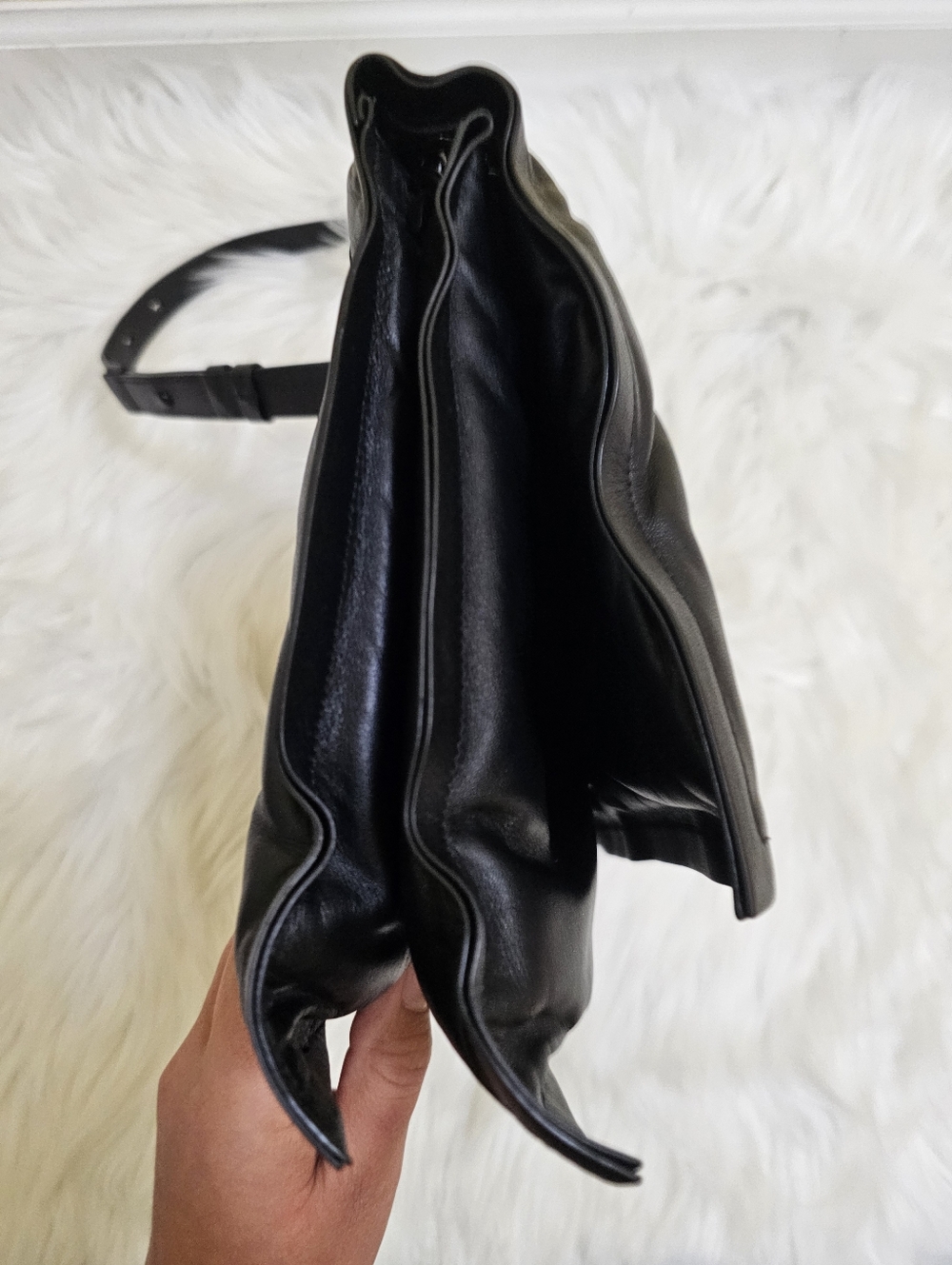 SALVATORE FERRAGAMO Calfskin Medium Viva Bow Padded Shoulder Bag Black - Picture 5 of 17